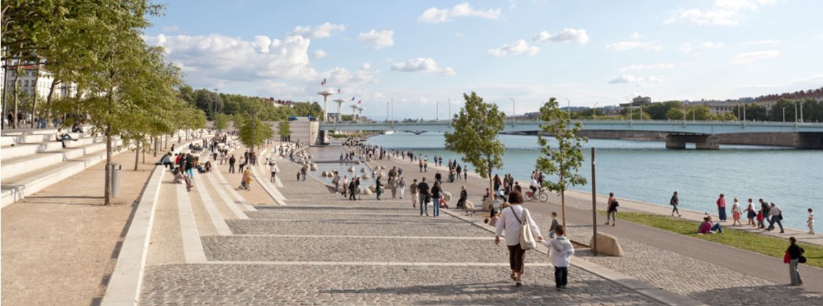 people enjoying the blue skies and water in Lyon