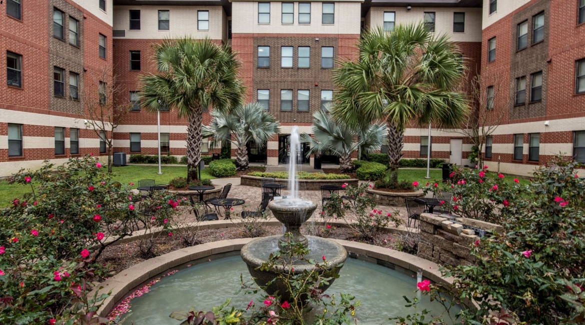 View of courtyard at Pontchartrain Hall