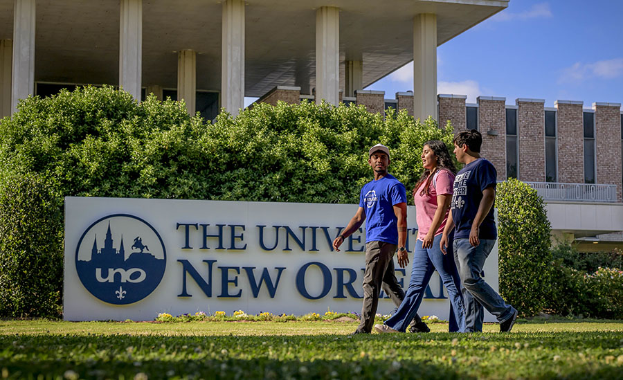 UNO Students walking by the UC