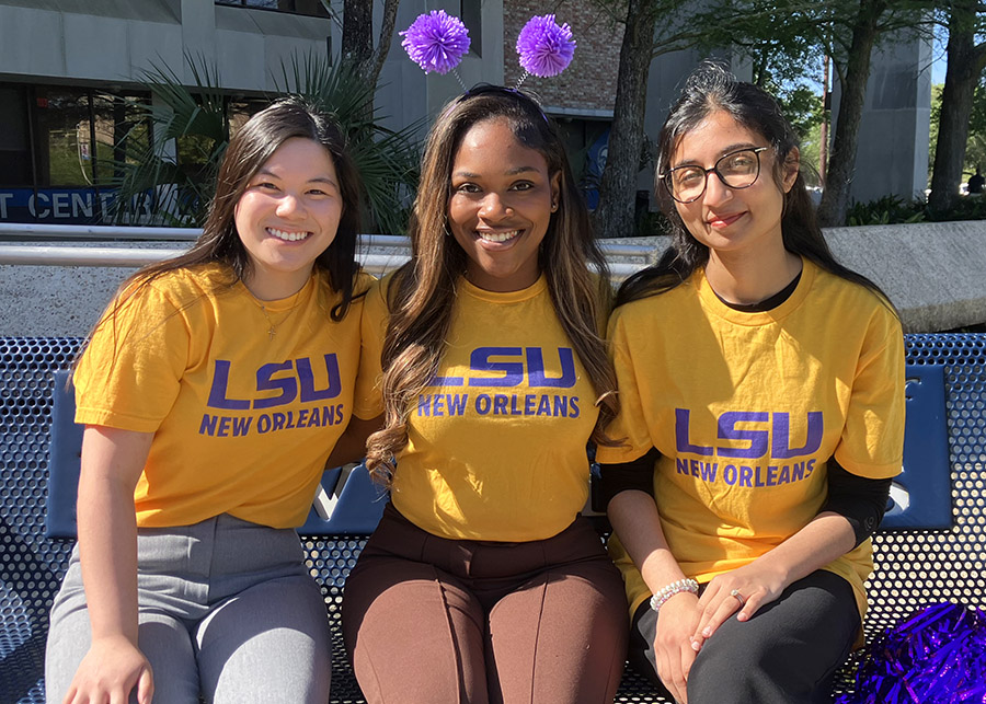UNO students getting ready for LSU New Orleans