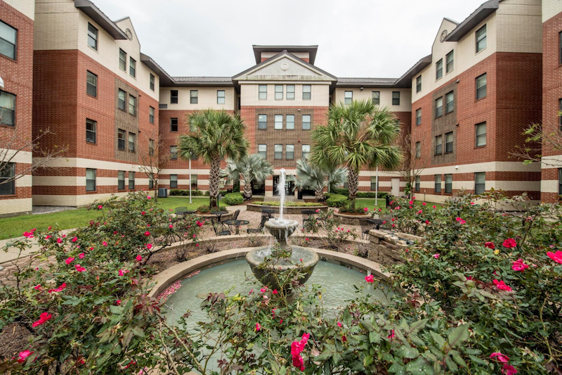 Image of front exterior of Pontchartrain Hall North