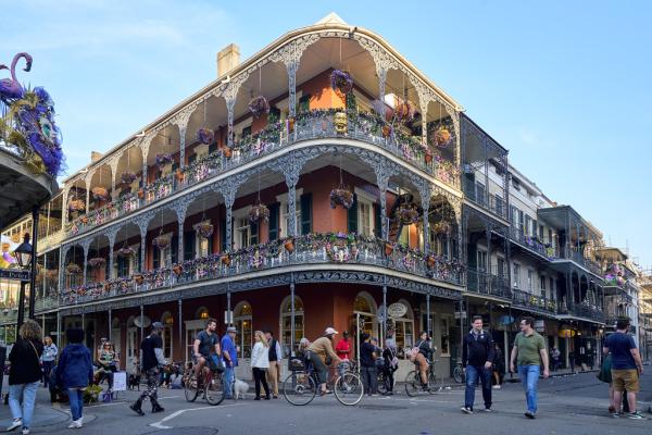 A photo of a French Quarter street corner decorated for Mardi Gras