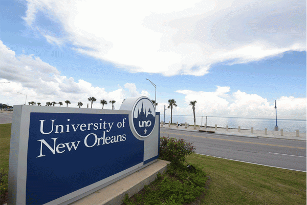 A grant from the Blue Cross and Blue Shield of Louisiana Foundation will help build a mentoring network for first-generation College of Sciences students interested in pursuing careers in healthcare at the University of New Orleans.