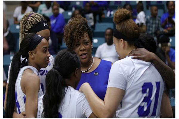 New Orleans head women's basketball coach Keeshawn Davenport, center, wins Eddie Robinson Award.