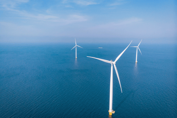 University of New Orleans chemistry professor Matt Tarr wants to ensure there is a labor force ready to inspect and repair wind turbines.(Getty image))