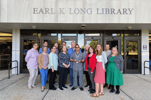 UNO library faculty and staff gather in front of the Earl K. Long Library to celebrate the 2023 Louisiana Library of the Year award.